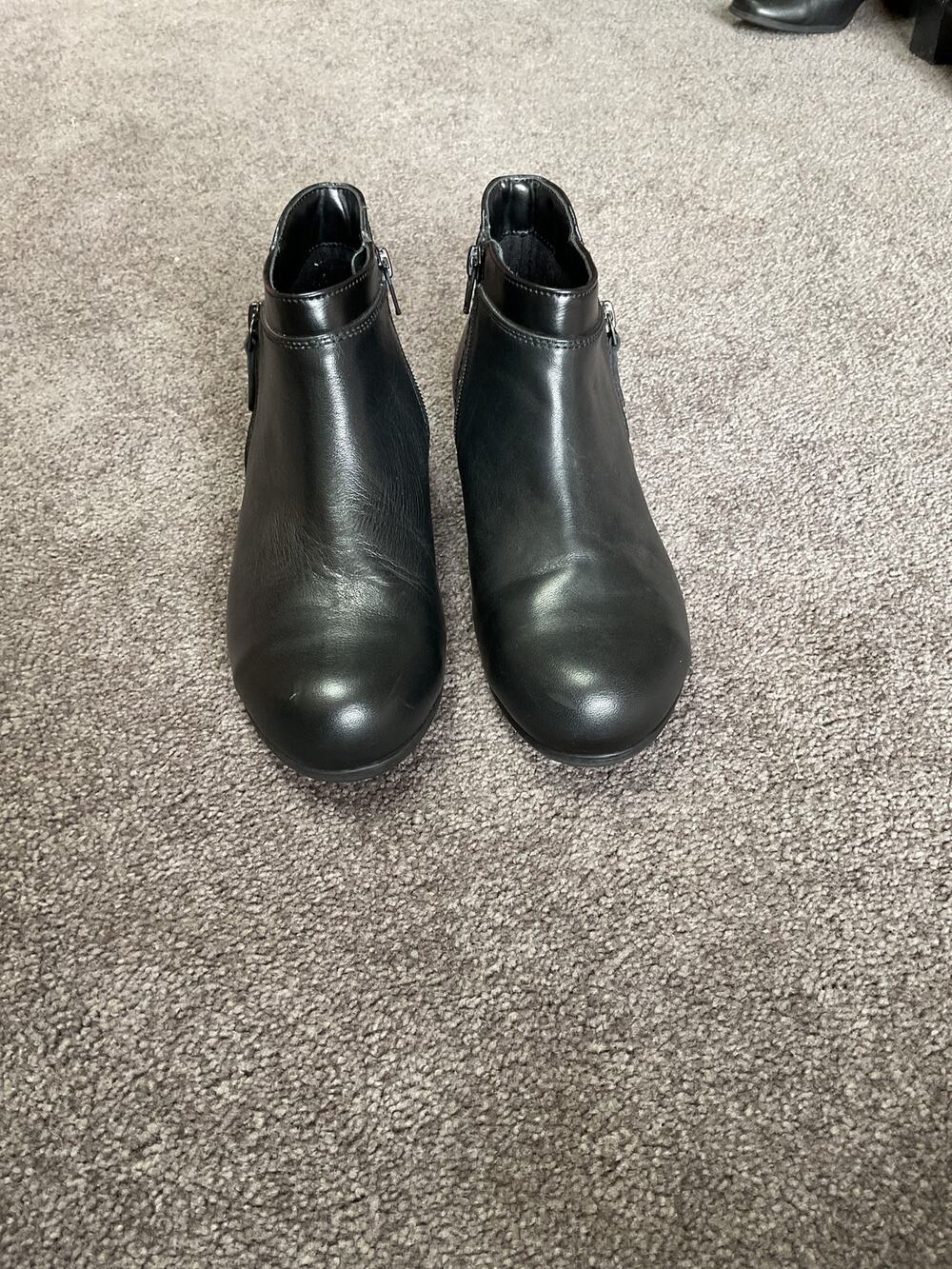 NWOT Rockport Works Carly Black Leather Alloy Safety Toe Work Booties Slip Res 7